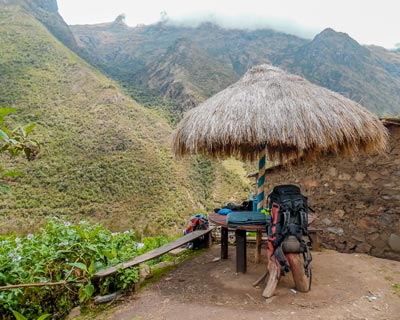 Hike along the Totora trail