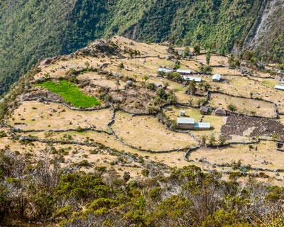 Panoramic view of Yanama town